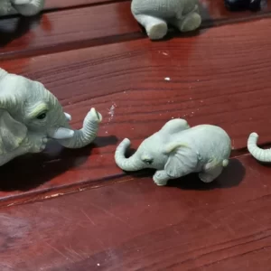 3pcs-Set-Elephant-Decoration-Figurines-Cute-Resin-Sitter-Elephant-Mother-And-His-Two-Children-A-Gift.jpg_Q90.jpg_ (3)