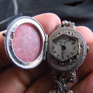 REAL NICE ANTIQUE STYLE QUARTZ LADY WATCH 1