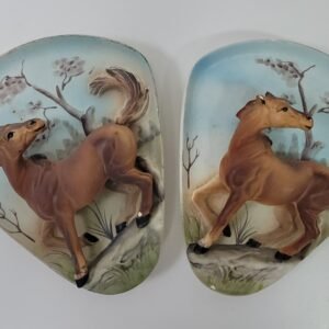 2 Vintage 1950s 3D Thoroughbred Plates 2
