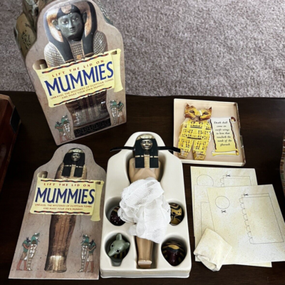 Mummies (Lift the Lid on) – Educational Miniatures Book –  Used – Vintage – 1998