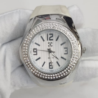 Stainless Steel Back Quartz White Ladies Wristwatch