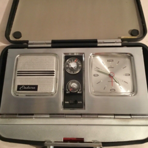 Vintage ENDURA (Japan) Solid State Radio Alarm Clock, Battery Operated AM Radio 1