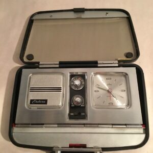 Vintage ENDURA (Japan) Solid State Radio Alarm Clock, Battery Operated AM Radio 2