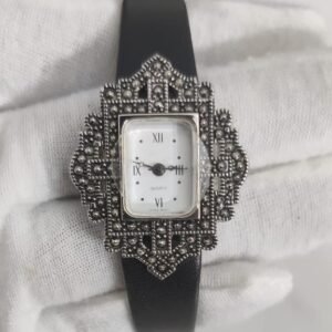 Avon Stainless Steel Back Fancy Ladies Wristwatch 2