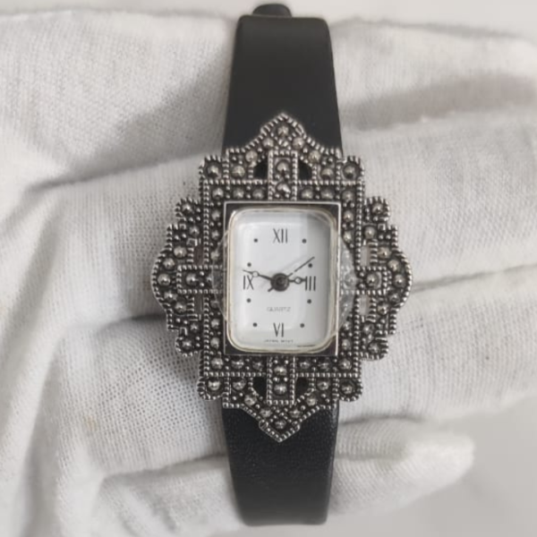 Avon Stainless Steel Back Fancy Ladies Wristwatch