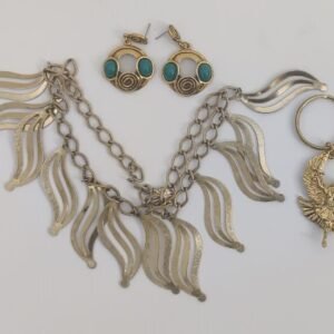 Vintage Gold Tone Leaves Theme Necklace 12