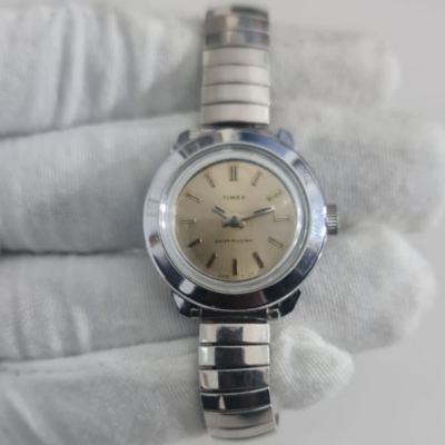Vintage Timex Hand Winding Stainless Steel Back Ladies Wristwatch Bracelet