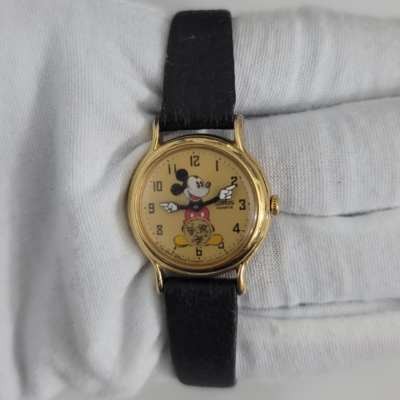 Vintage Lorus Disney V802-0090 Mickey Mouse Theme Ladies Wristwatch