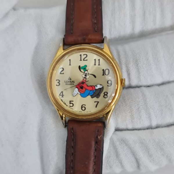 Vintage Disney V516-6A00 A1 Collector's Choice Wristwatch