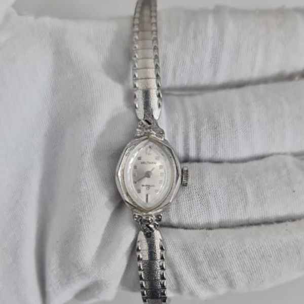 Vintage Waltham Incabloc Hand Winding Ladies Wristwatch