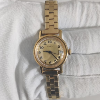 Vintage Timex Hand Winding Gold Tone Ladies Wristwatch Bracelet