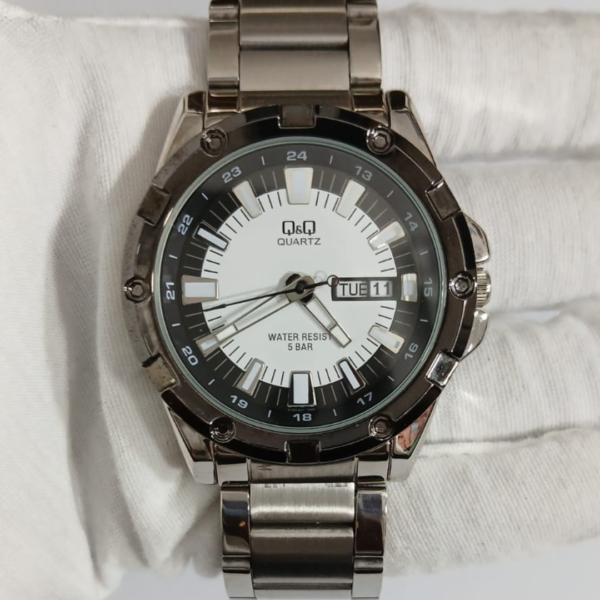 Q&Q Quartz 5 Bar Wristwatch