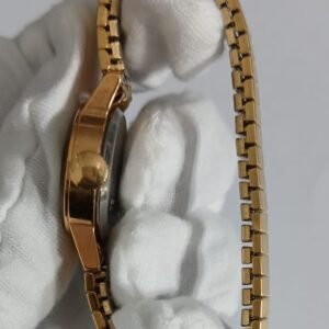 Timex Gold Tone Hand Winding Ladies Wristwatch Bracelet 1