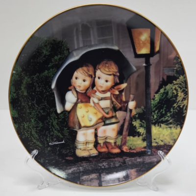 Vintage M.I. Hummel Plate Collection Stormy Weather 23kt Gold Trimmed On Border 8″