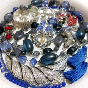 VINTAGE-NOW JUNK COSTUME JEWELRY LOT~RHINESTONE MULTI~FOR WEAR, CRAFTS, OR PARTS 1