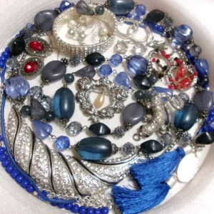 VINTAGE-NOW JUNK COSTUME JEWELRY LOT~RHINESTONE MULTI~FOR WEAR, CRAFTS, OR PARTS 2