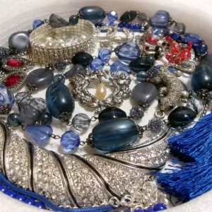 VINTAGE-NOW JUNK COSTUME JEWELRY LOT~RHINESTONE MULTI~FOR WEAR, CRAFTS, OR PARTS 3