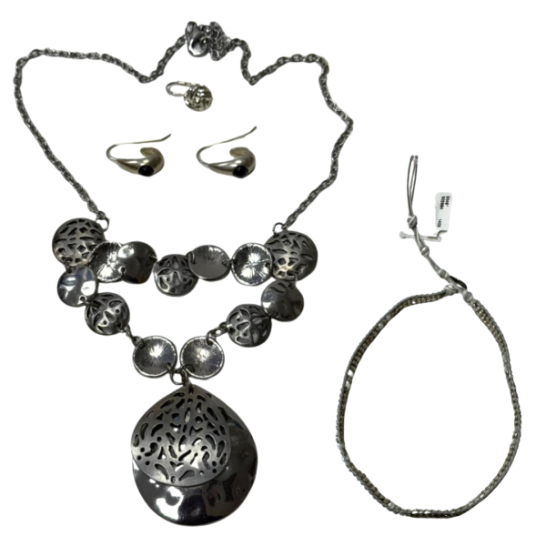 Great Silver tone Pieces With Katy Soliel Wrap Necklace