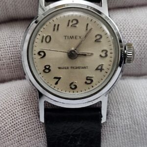 Vintage Timex Hand Winding Ladies Wristwatch 1