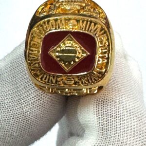RARE HTF 1991 World Series Champions MN Twins Souvenir Ring Gold Colored Metal 4
