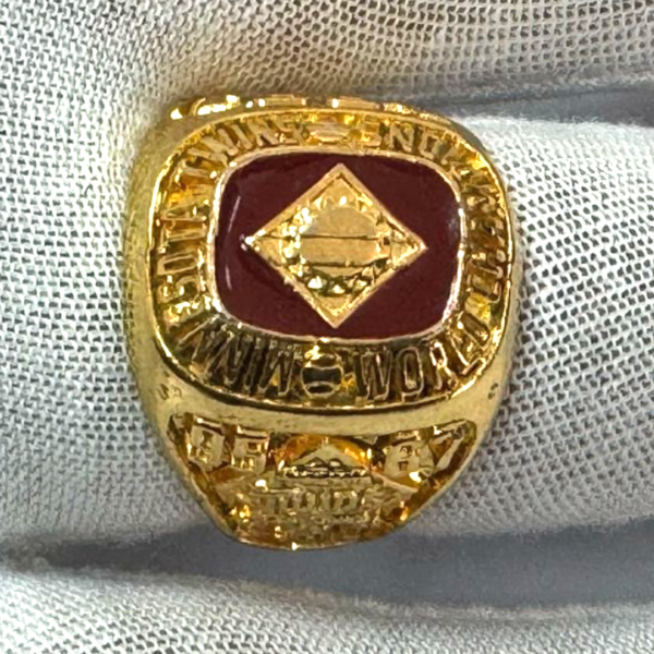 RARE HTF 1991 World Series Champions MN Twins Souvenir Ring Gold Colored Metal